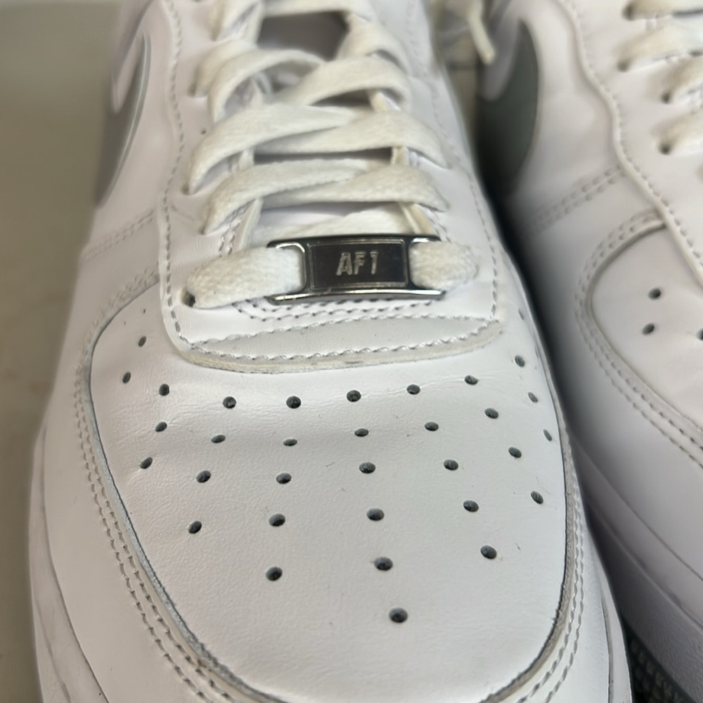 Men's Sz 8 Nike Air Force 1 Low Shoes White Smoke Gray FJ4146-100 sneaker swoosh - Picture 6 of 6